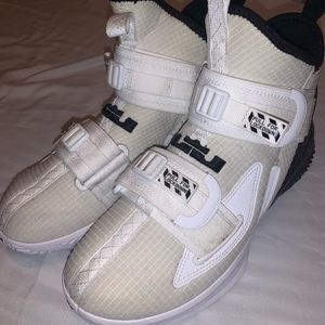 Nike lebron soldier 13 shoes